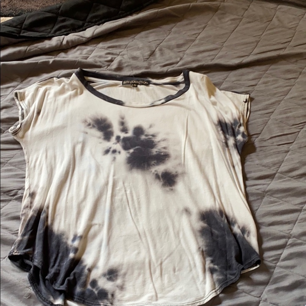 Short sleeve tee